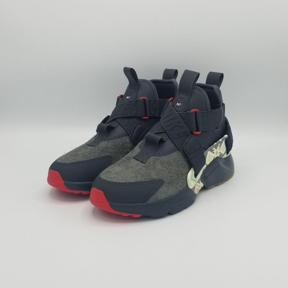 Nike Air Huarache City Utility Premium 'N7' Shoe